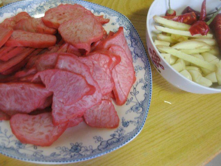 卤肉怎么炒好吃呢(卤肉怎么炒好吃又简单)