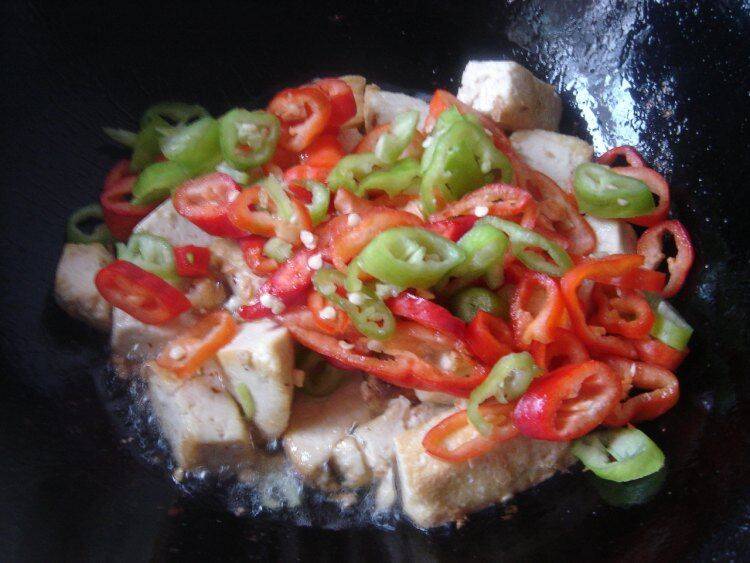 豆腐炒辣椒的做法大全家常(豆腐炒辣椒的做法大全)