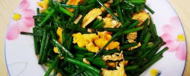 韭菜苔炒肉的家常做法(韭菜苔炒什么好吃)