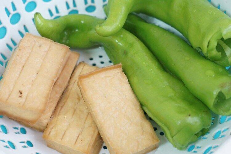 回锅肉炒卤豆腐做法(卤豆腐炒辣椒的做法)