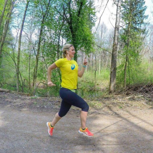 比赛跑步怎么不累还快(怎么样才能让人跑步更快更久不累)