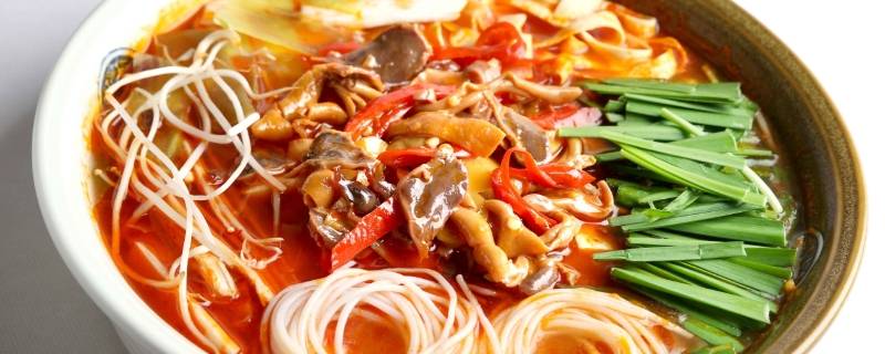 米线底汤的做法及配方大全(酸汤米线汤底怎么调)