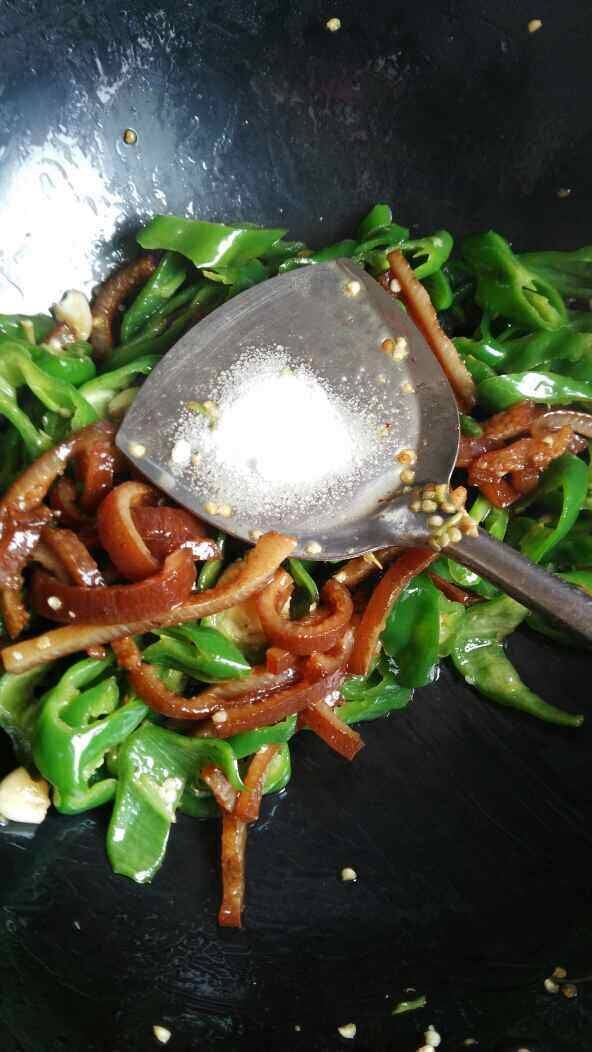 螺丝椒怎么切怎么炒(螺丝椒要怎么炒才又香又辣)