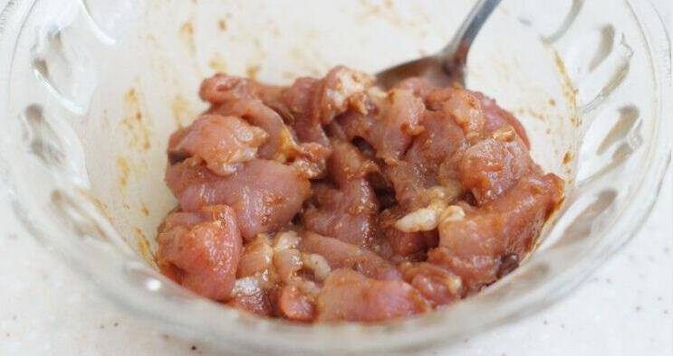 胡萝卜炒肉怎么做好吃又简单(胡萝卜炒肉怎么炒)