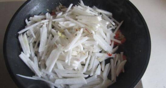 炒萝卜丁做法大全(红萝卜丝素炒怎样炒)