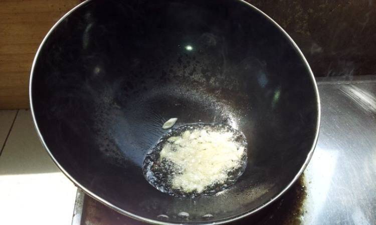 怎么炒茄子块简单又好吃(怎么炒茄子不黑)