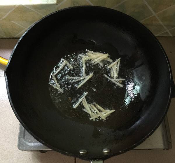 绿辣椒怎么炒才能吃(绿辣椒怎么炒不辣)