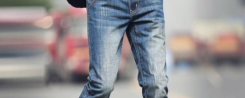 牛仔裤弄到漂白水怎么办(黑色牛仔裤不小心漂白一块)