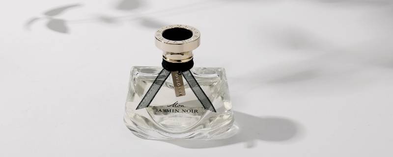 香水瓶盖怎么取下来想要分装(怎样把香水瓶盖拧开)