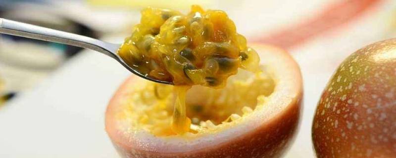 百香果那个黑色的籽能吃吗(百香果中的黑色的籽还可以吃吗)