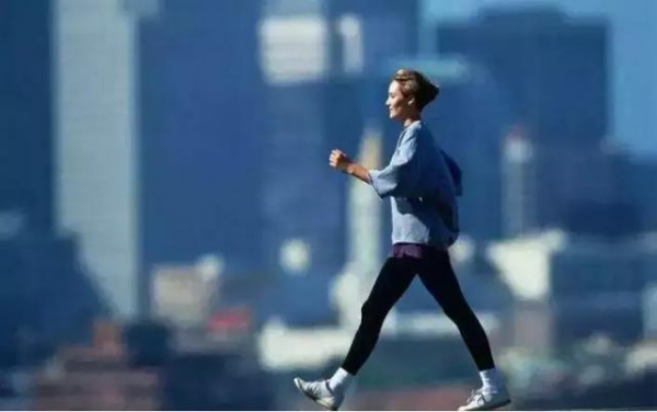 正确跑步姿势不伤膝盖(怎样才能跑步不伤膝盖)