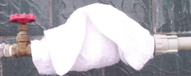 室外下水管冻了怎么快速化了(热水管冻了凉水管没冻怎么回事)