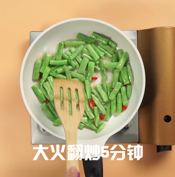 四季豆怎么炒才好吃(四季豆怎么炒才不会发黑)