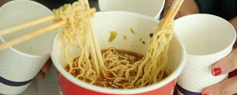 泡面桶能放微波炉吗(泡面桶能放微波炉里吗)