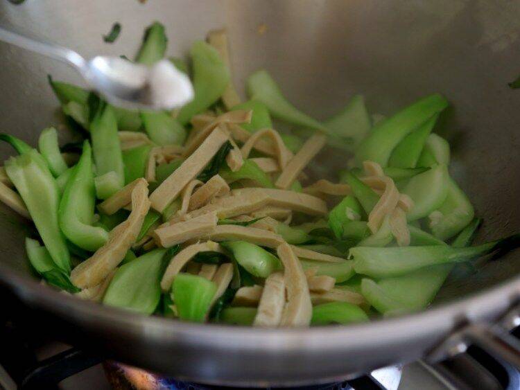 青菜怎么炒好吃又嫩(青菜怎么炒好吃大全)