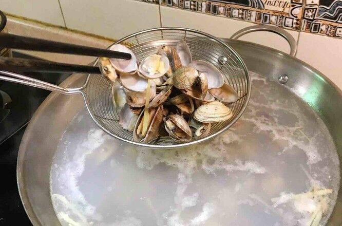 蛤蜊怎么炒好吃(蛤蜊怎么处理能干净)