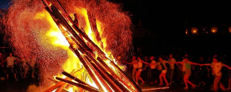 火把节是哪个民族的舞蹈(火把节是哪个民族的节日答案)