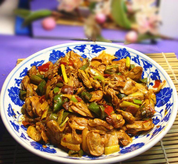 河蚌的家常做法好吃吗(河蚌怎么炒好吃)