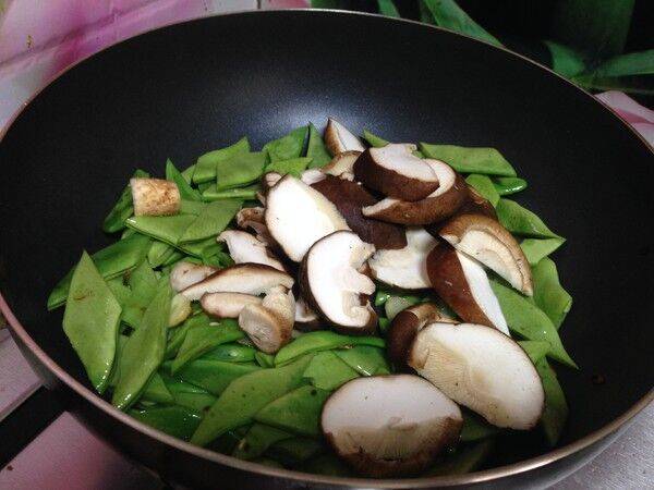 扁豆怎么炒来吃(扁豆怎么炒好看又好吃)