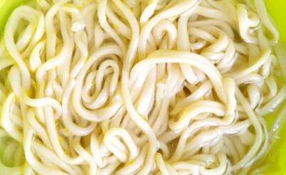 拉面怎么炒好吃又简单(拉面怎么做好吃)