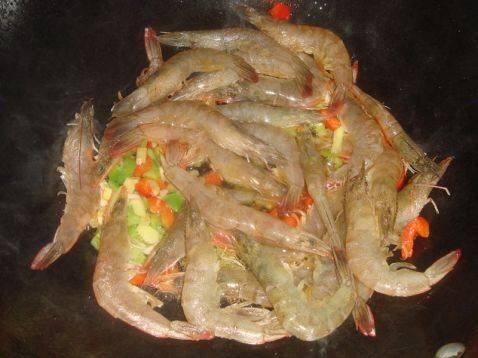 河虾怎么炒好吃(河虾怎么炒才好吃的做法大全)