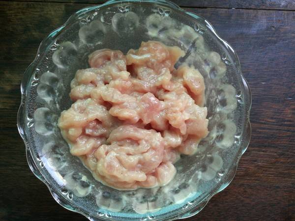 芹菜的家常多种做法(素炒芹菜土豆)