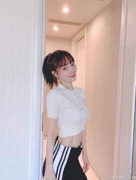 在整理了网友李小璐和杨幂的共同点后,他们说他们有了新的爱情,他们的穿衣风格发生了很大的变化。