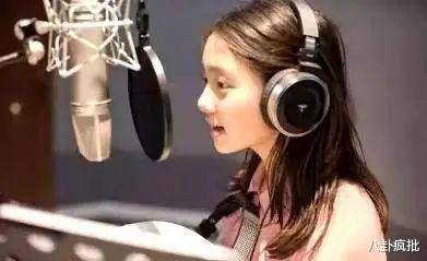 黄磊用心良苦！黄多多秀英文联健身，过度营销被吐槽！