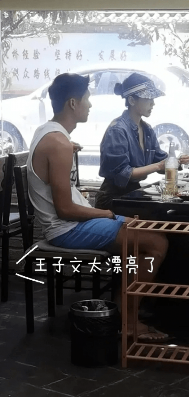 吴永恩丽江之行,奥利维亚,多次偶遇。他们的脸被赞,身高差最可爱。