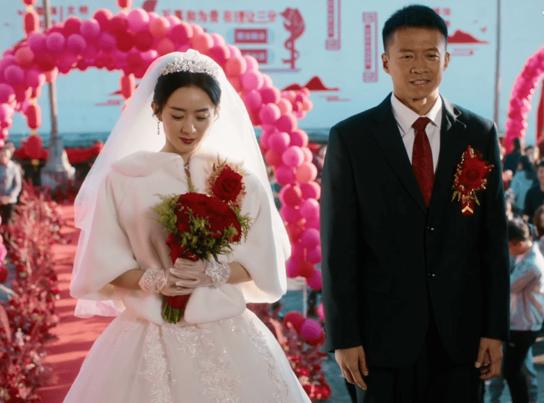 003010何幸运的经历了结婚的耻辱,面对职场骚扰,她留了手。