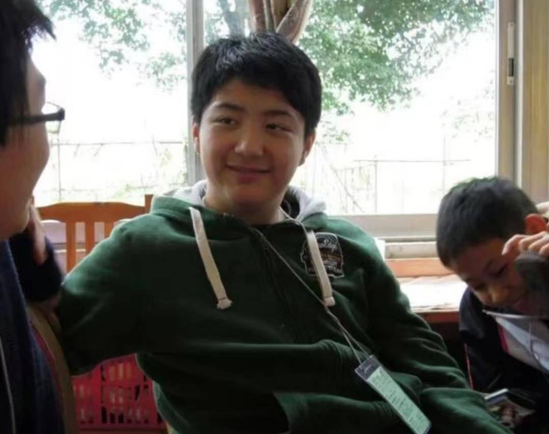 突然,这个新来的TVB学生暴露了他糟糕的私生活。令人惊讶的是,他发表了许多评论,并打破了