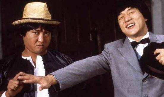 他地位比洪金宝高,把成龙打得不省人事,周星驰高薪也不会动。