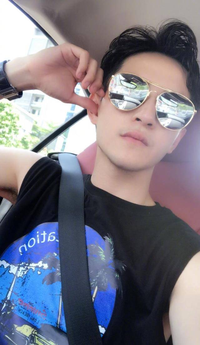 刘洲成在自娱自乐吗?他写道:“你们不能是跨兄弟!凌晨再发。告别天堂娱乐。