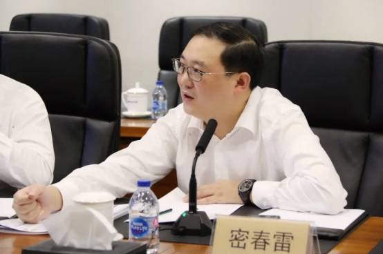 被逼超7亿,著名主持人董卿低价卖房是自保还是救老公?