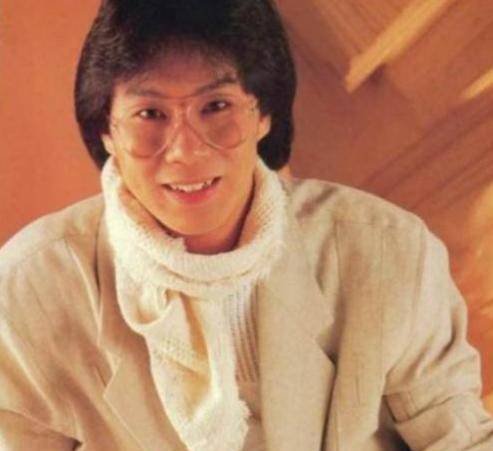 香港年轻男歌星患癌(66岁香港歌星病魔缠身)