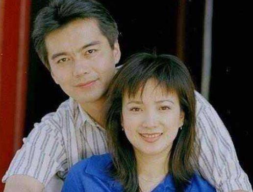 老婆生四个孩子的男星(成名后换老婆的明星)