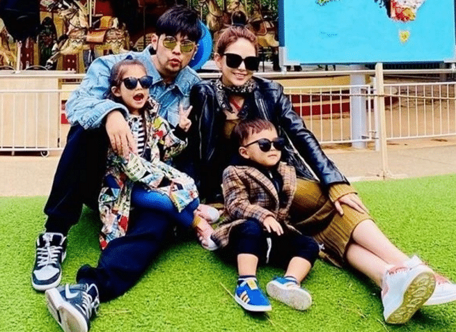 昆凌官方宣布三子小品中宝宝性别存疑,粉丝高呼周杰伦:发专辑庆祝!