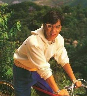 香港年轻男歌星患癌(66岁香港歌星病魔缠身)