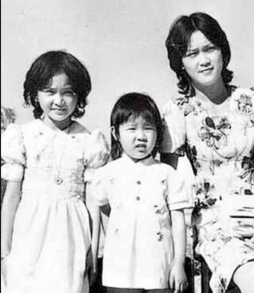 因为太妹15岁被星探发现,嫁给了有钱人,17年后分手,有钱的前夫满世界追着她复婚。