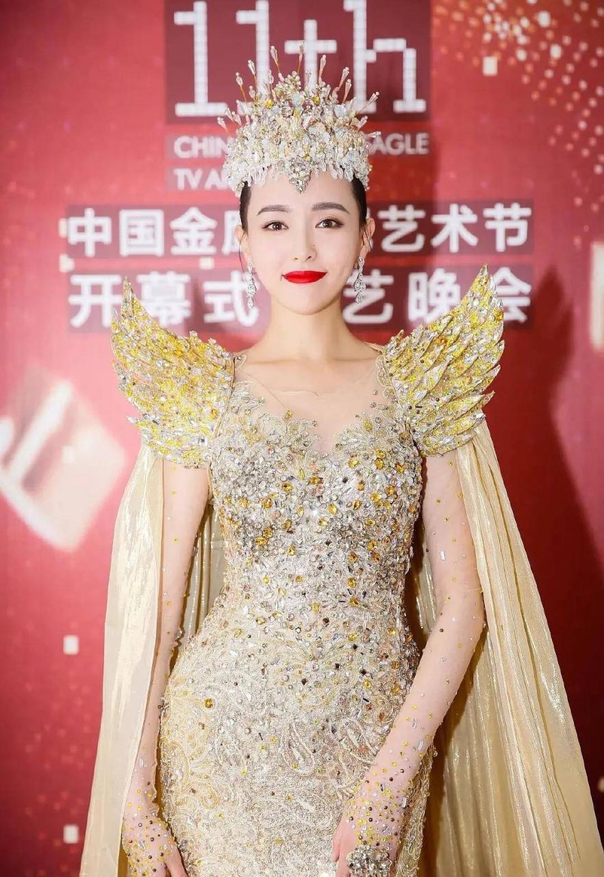 盘点历届金鹰女神:刘亦菲经典李小璐土气,唐嫣大气火爆酒吧撑腰颜值。