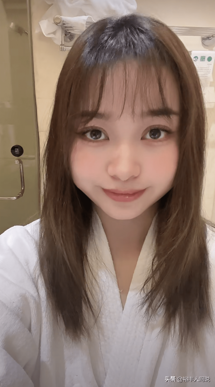 谭警官 结婚(50岁谭警官首晒父女合照!扎小辫超可爱,小21岁三婚妻子气质突出)