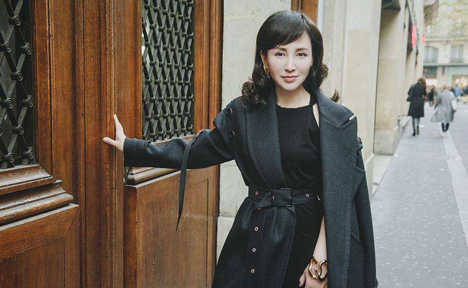 20岁成名与丈夫裸婚被抛弃(19岁一举成名拍戏途中和丈夫裸婚)