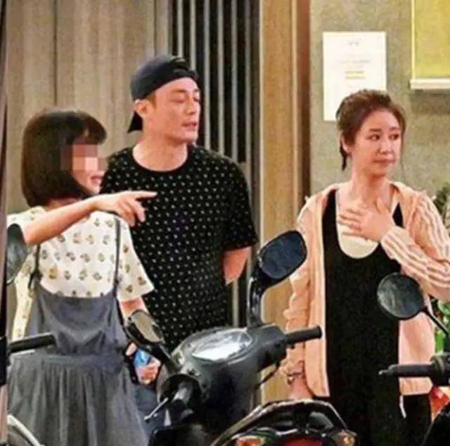 一个孩子不够两个?网曝44岁林心如怀二胎和霍建华出街怀孕?