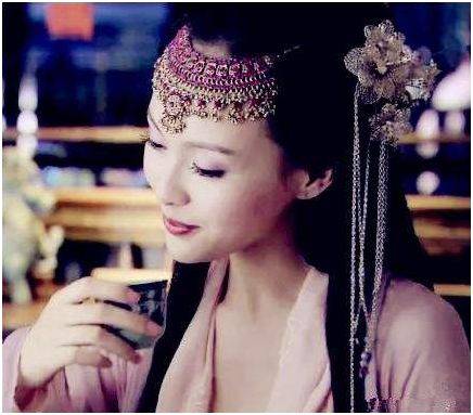 剧中四位女演员喝酒,杨幂逍遥,才美,赵喝茶?她:经典