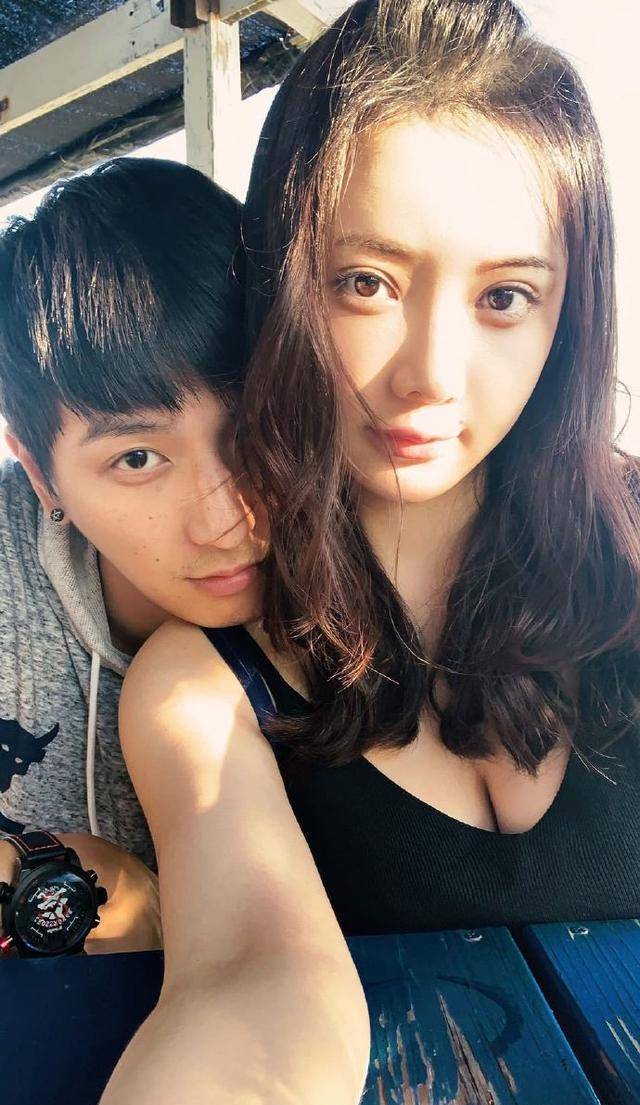 又一位男明星官宣结婚!出道棒棒糖发展画廊身价过亿,老婆长得像白冰。