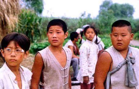 嘎子哥自曝：火灾发生后，他沉默了。后来没人找他拍戏，他和老婆是初恋！