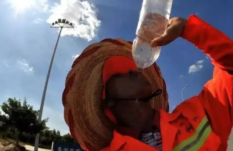 热射病属于重大疾病范围吗(热射病属于内科还是外科)