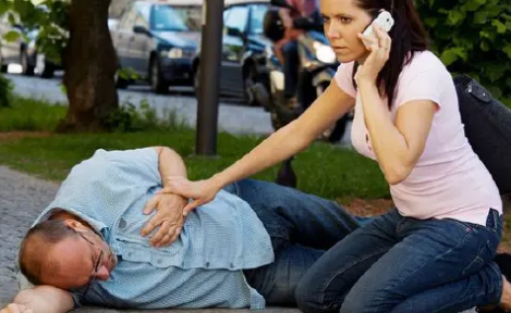 热射病属于重大疾病范围吗(热射病属于内科还是外科)