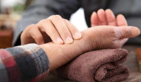 心肾引起焦虑症表现(焦虑症与肾有关系吗)