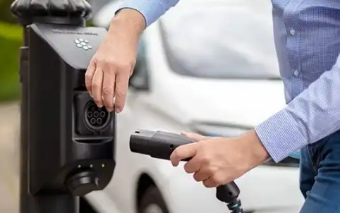 新能源汽车充一次电需要多少时间(新能源汽车充一次电需要几度电)